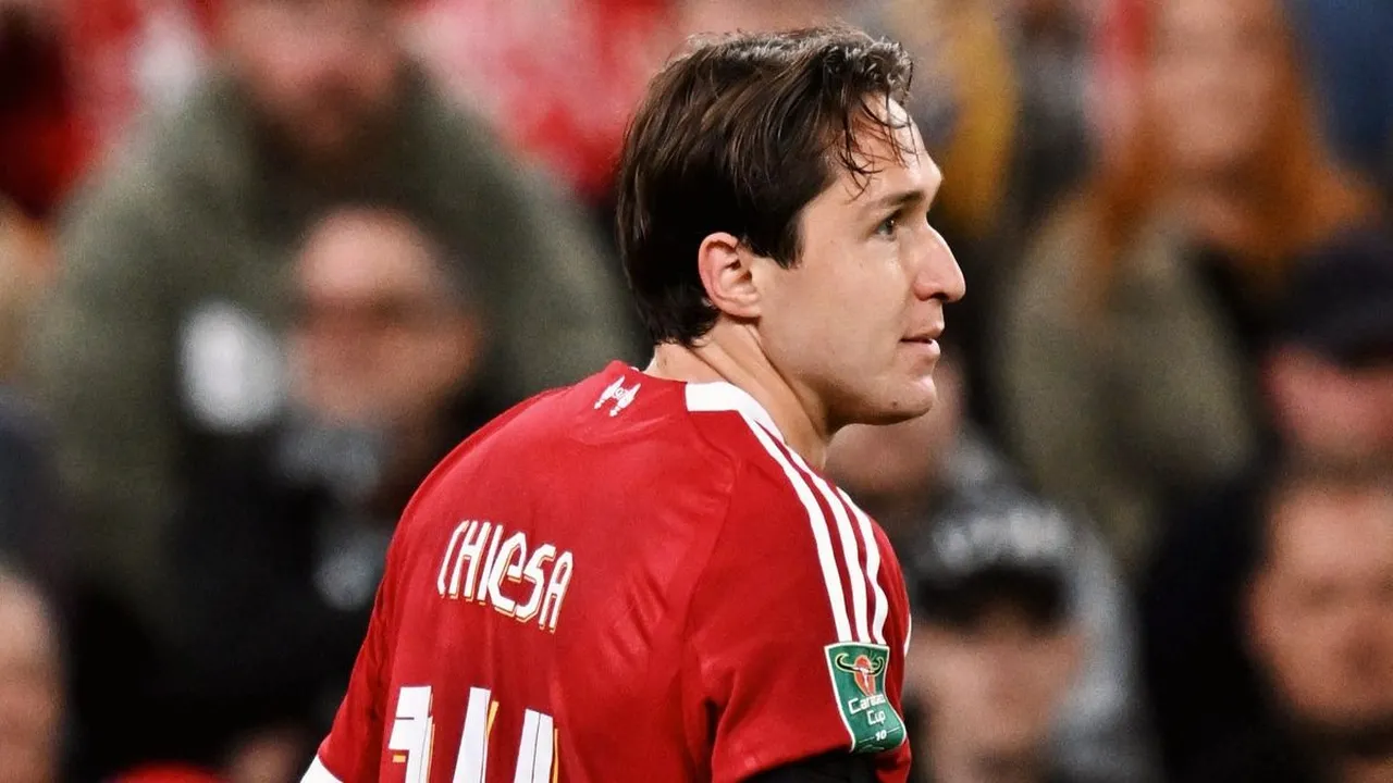 محادثات مفتوحة.. يوفنتوس يسعى لاستعادة كييزا من ليفربول